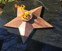 Звезда из красного гранита (518204) монтаж комплект горелка ГВД 379 10 89 00 ПС вечный огонь ø 1000 мм. монолит - массив  в Щёлково